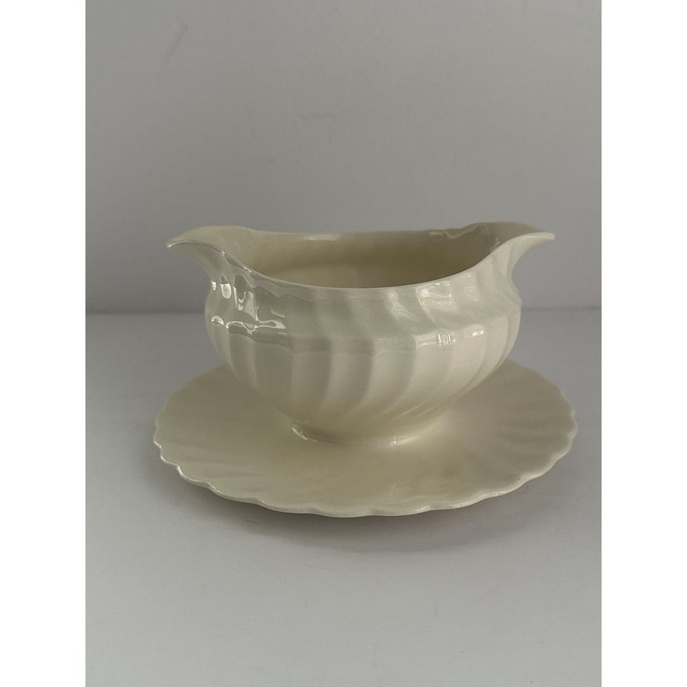 Mott Old Chelsea Staffordshire England Cream Gravy Boat Underplate Ivory